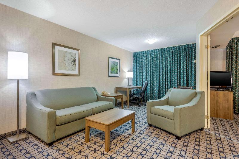 带大床的套房, Quality Suites