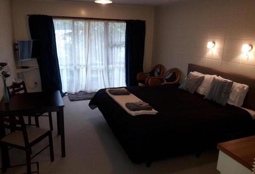 Студия Superior, Motel Sierra