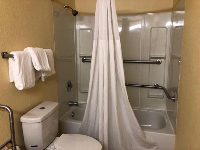 身障者適用スタンダードルーム, Days Inn By Wyndham Spartanburg Waccamaw