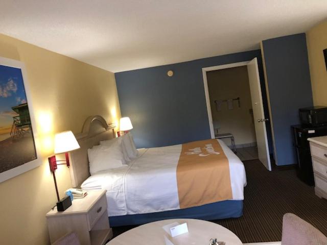 身障者適用キングサイズベッドルーム, Days Inn By Wyndham Spartanburg Waccamaw