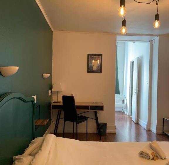 스탠다드 트리플 룸, Hôtel & Restaurant Le Patio Vichy