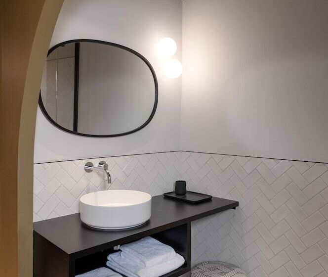 سوییت جونیور, Mihotel Tour Rose