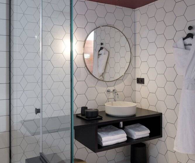 سوییت سوپریور, Mihotel Tour Rose