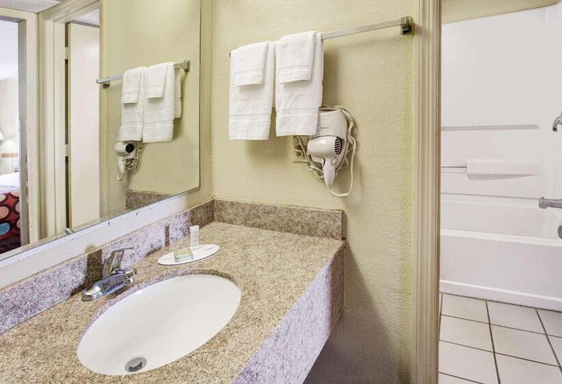 Стандартный Номер Кровать Кинг, Super 8 By Wyndham Walterboro