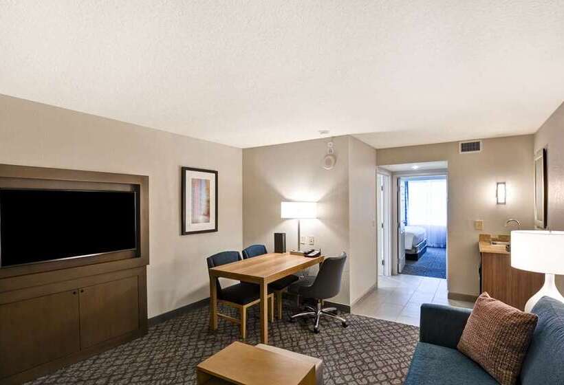 스위트 킹사이즈 침대, Embassy Suites By Hilton Washington Dc Chevy Chase Pavilion