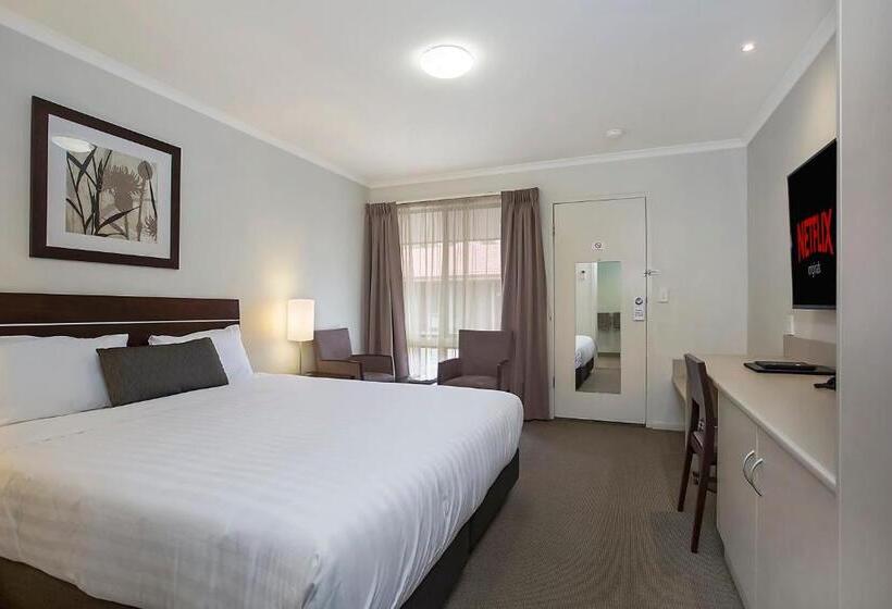 اتاق لوکس با تخت بزرگ, Elm Tree Motel