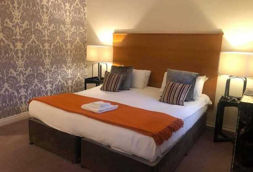 Номер Стандарт, Telford Madeley Court