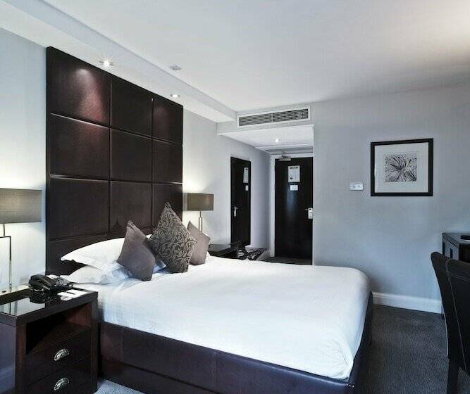 Номер Клуб, Stamford Bridge Hotel London