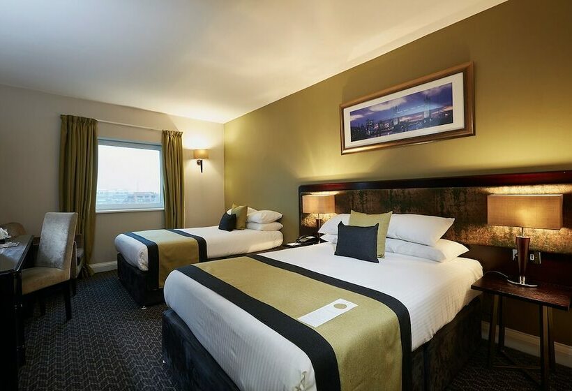 家庭间, Stamford Bridge Hotel London