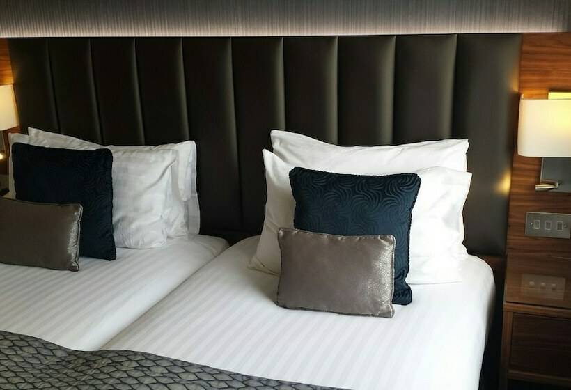 Номер Клуб, Norfolk Towers Paddington