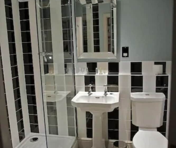 Классический Номер, Stonehouse Court Hotel   A Bespoke