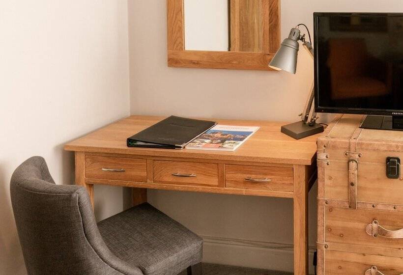Классический Номер, Stonehouse Court Hotel   A Bespoke