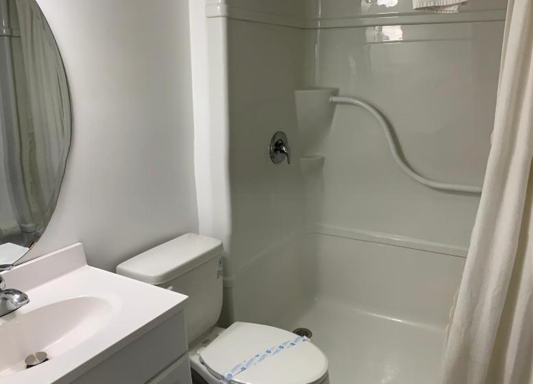 Suite with lake view, Caswell Resort