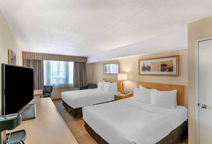 ２ダブルベッドのスタンダードルーム, Quality Inn And Suites Montreal East