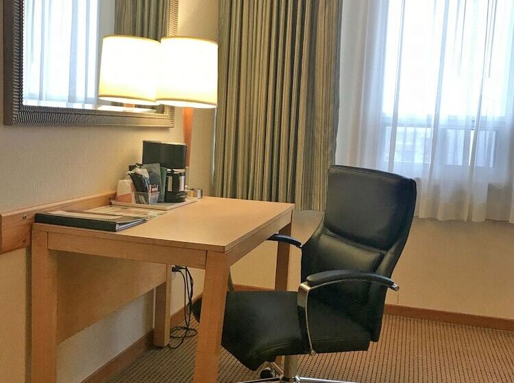 スイート, Quality Inn And Suites Montreal East