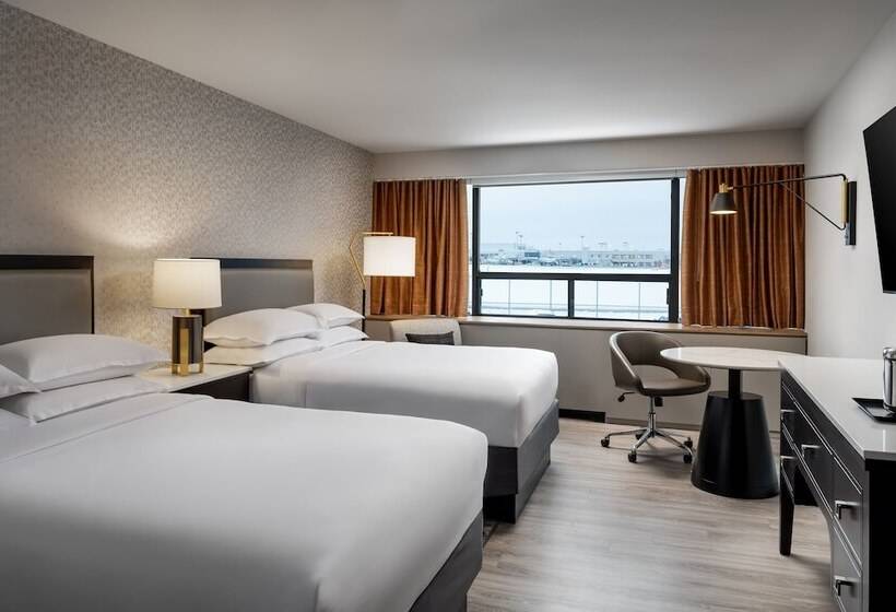 带2个双人床的标准工作室, Sheraton Montreal Airport