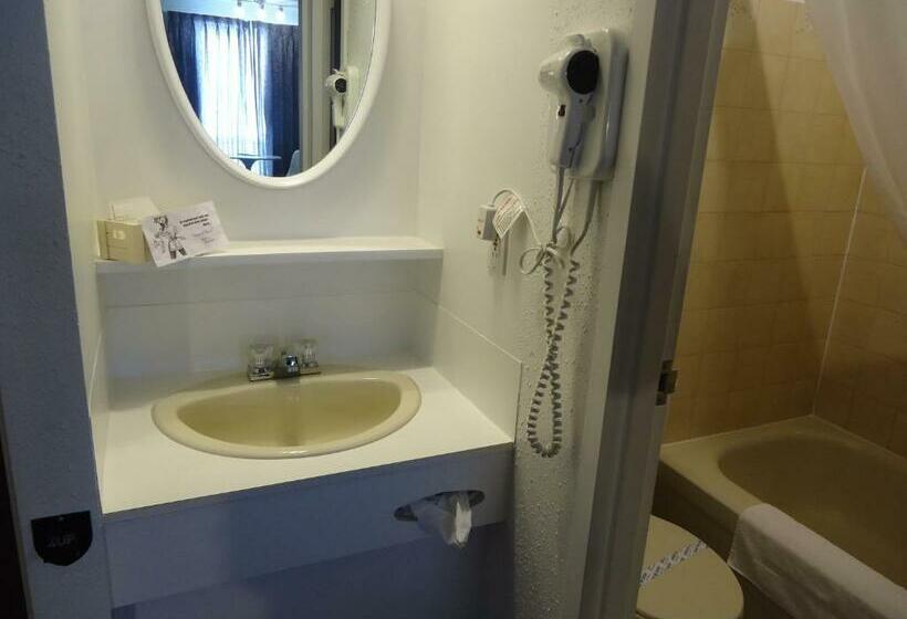 Номер Стандарт 2 Двуспальные Кровати, Motel à La Brunante