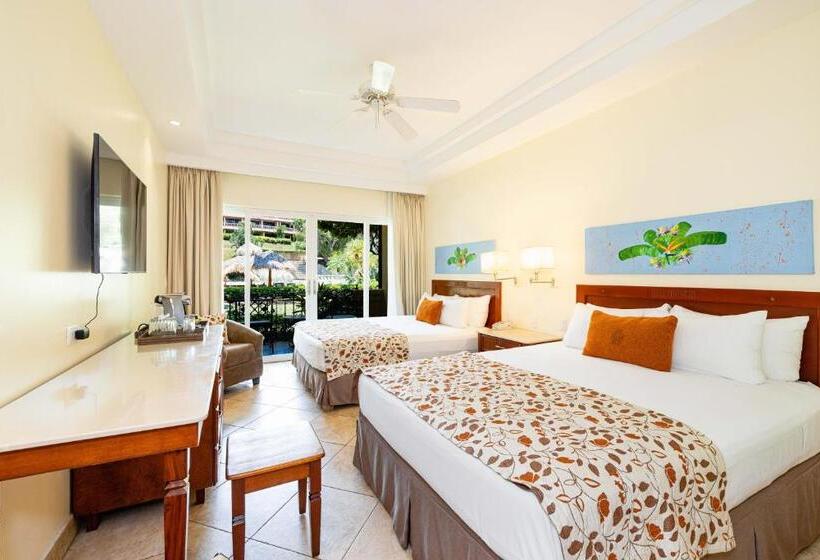 패밀리 룸 풀장 전망, Tamarindo Diria Beach Resort