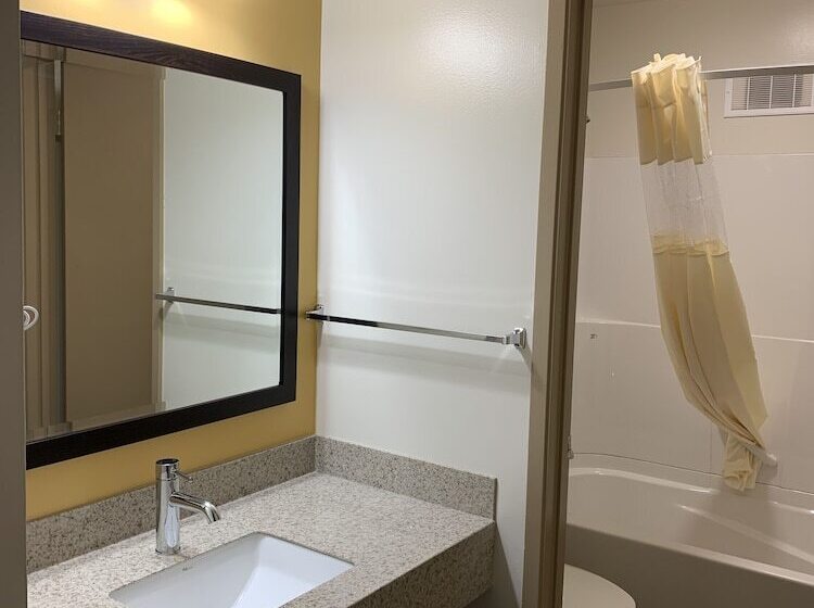 Номер Стандарт 2 Двуспальные Кровати, Westway Inn Motel
