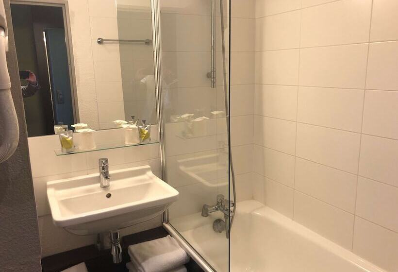 Номер Стандарт, Kyriad Hôtel Orly Aéroport   Athis Mons