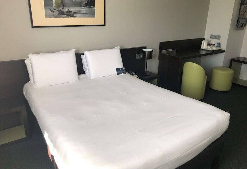 Номер Стандарт, Kyriad Hôtel Orly Aéroport   Athis Mons
