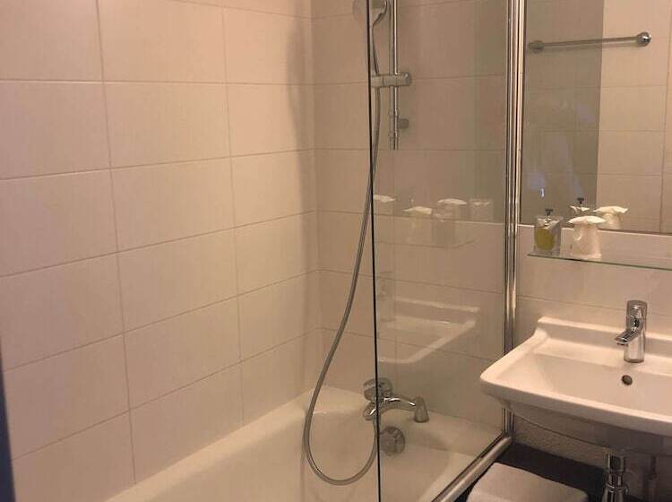 Номер Стандарт, Kyriad Hôtel Orly Aéroport   Athis Mons