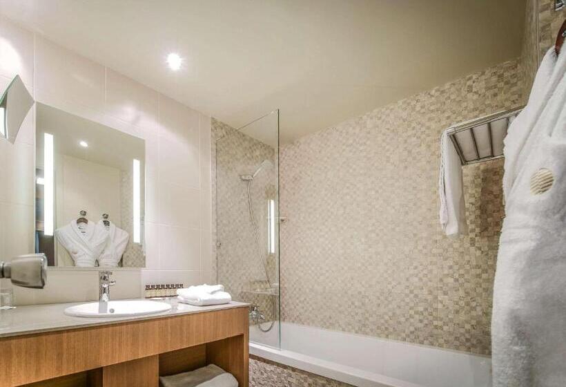 Семейный Номер, Pullman Bordeaux Lac