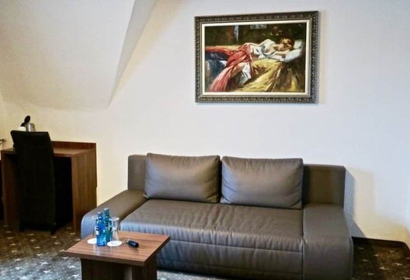 Семейный Номер, Und Restaurant Lowenbrau Koln