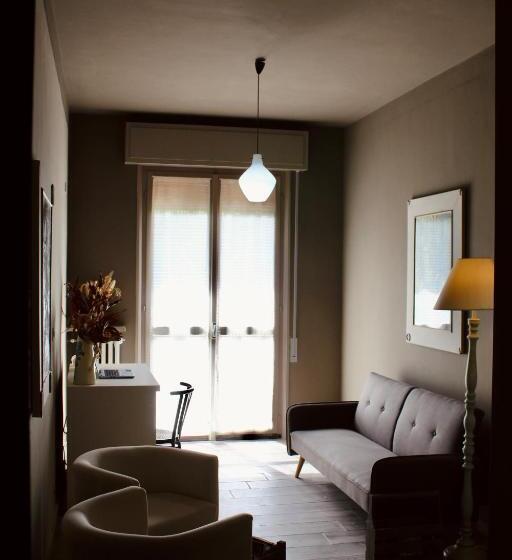 سوییت با چشم‌انداز استخر, Art Hotel Pandos