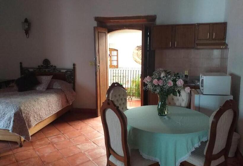 اتاق استاندارد سه نفره, Casa Del Pingorongo