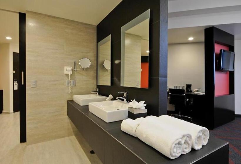 キングサイズベッドのスーペリアルーム, Holiday Inn Mexico Dali Airport, An Ihg
