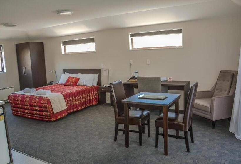 Студия Superior, Ashford Motor Lodge