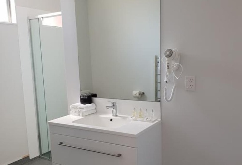 Студия Стандарт, Durham Court Motor Inn