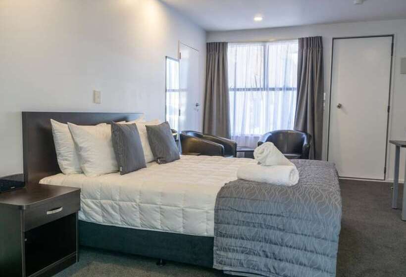 Студия Стандарт, Durham Court Motor Inn