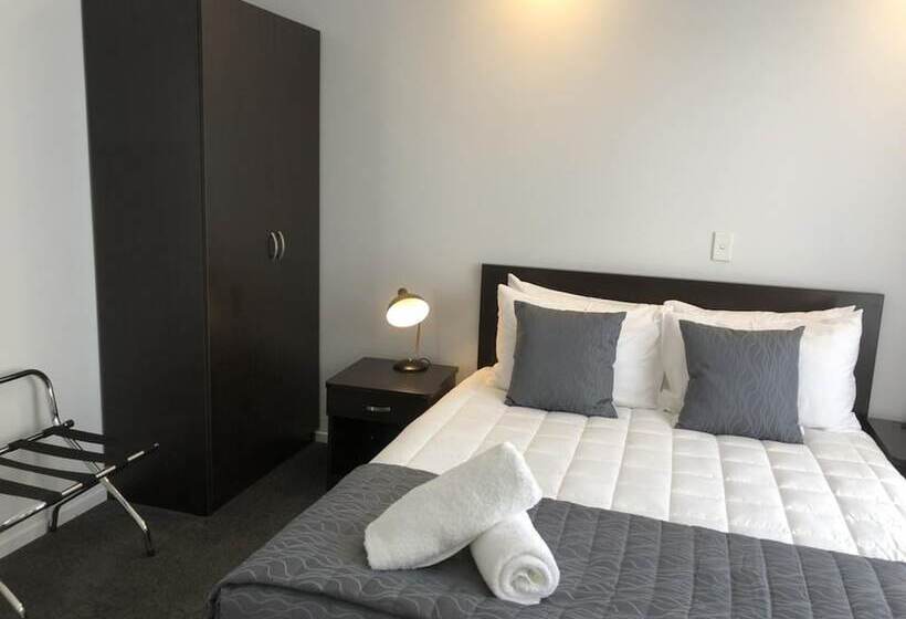 Студия Стандарт, Durham Court Motor Inn
