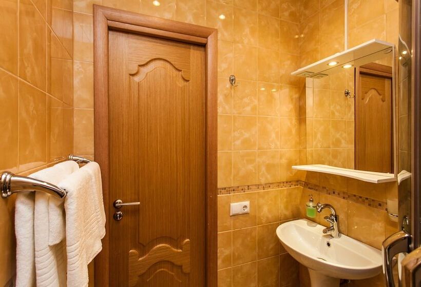 اتاق استاندارد یک نفره, Leo