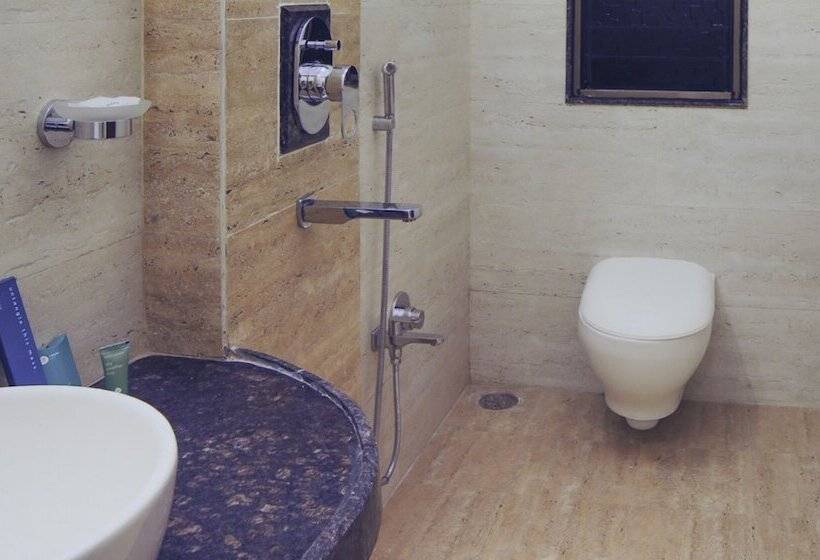 Quarto Deluxe, Treebo Chalets, Nagpur Airport