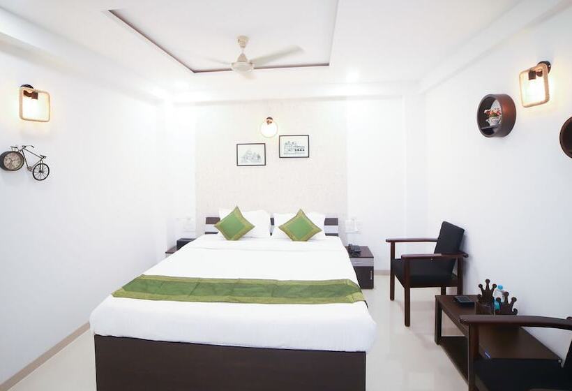 Quarto Deluxe, Treebo Chalets, Nagpur Airport