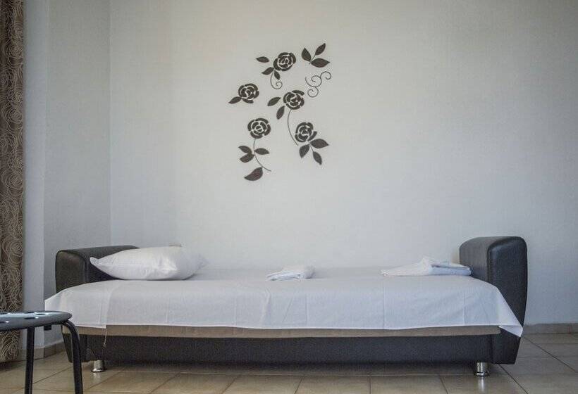 Habitación Triple Clásica, Italian House Simeon
