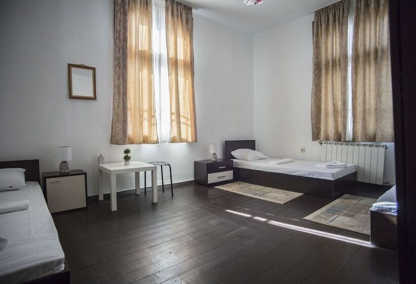 Habitación Triple Clásica, Italian House Simeon