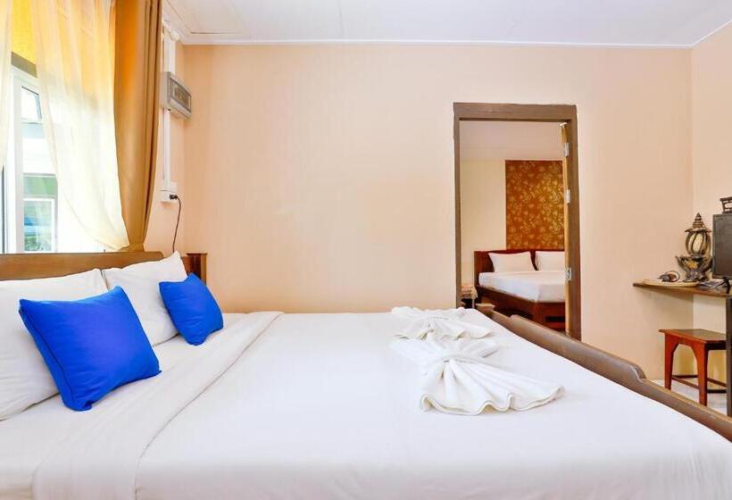 اتاق سوپریور با چشم‌انداز استخر, Aonang Privacy Resort