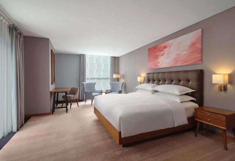اتاق لوکس با تخت بزرگ, Four Points By Sheraton Balikpapan