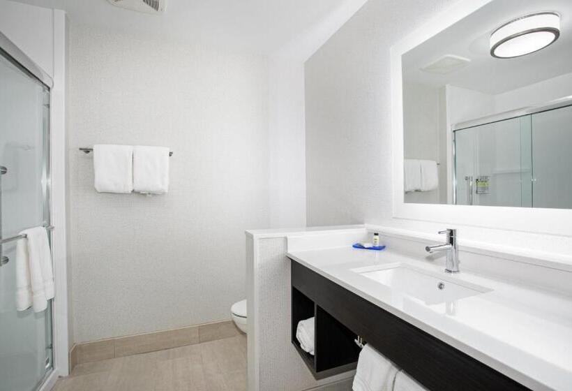 适合残疾人士使用的带超级大床的标准间, Holiday Inn Express & Suites   Ely, An Ihg