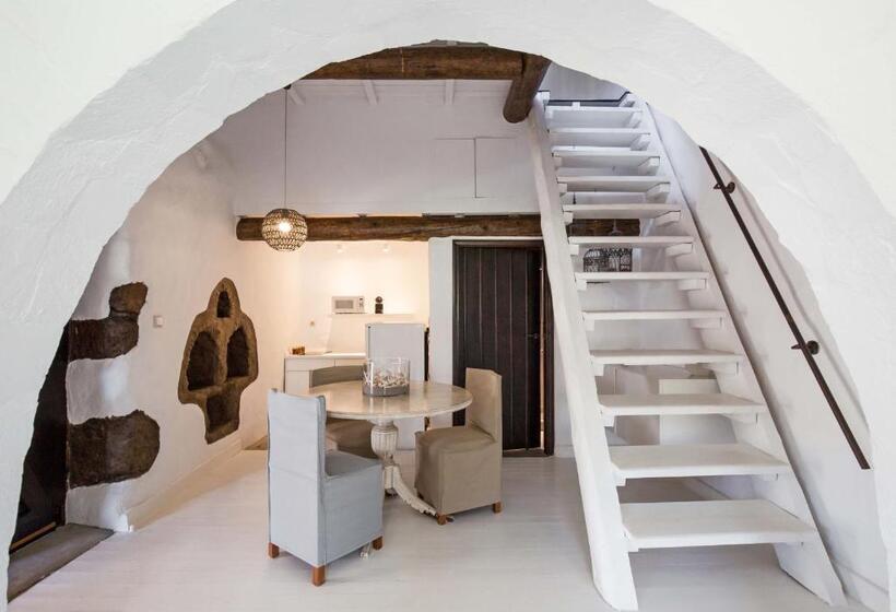 1 Bedroom Apartment Mountain View, Monastery Estate Guesthouse