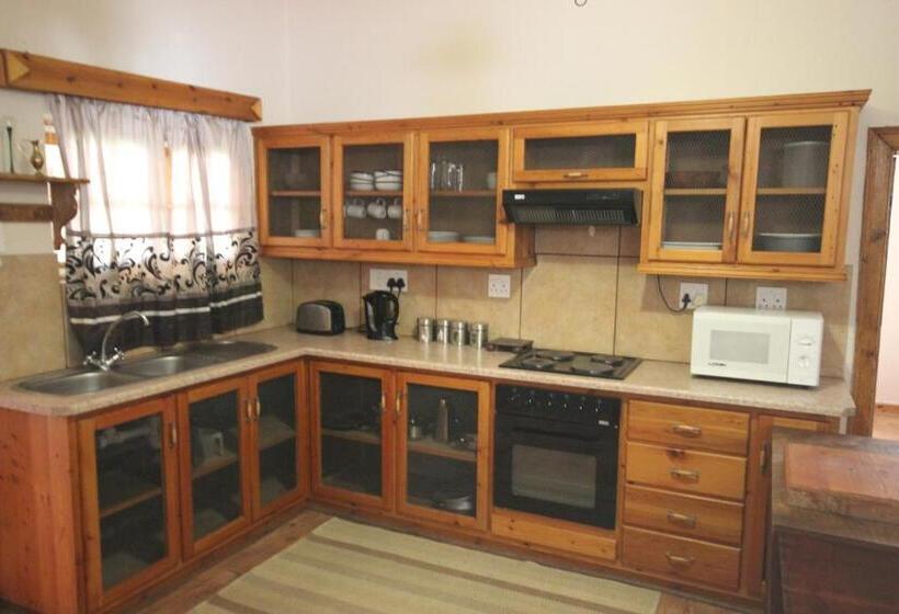 Вилла 3 Спальни, Donkin Country House