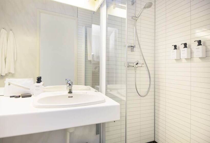 Номер Superior с Балконом, Scandic Svolvær
