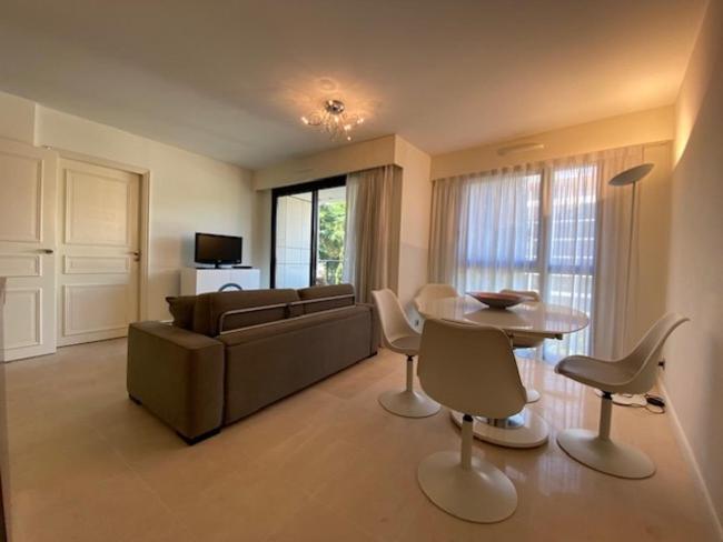Apartamento 1 Dormitório, Residence Carlton Riviera