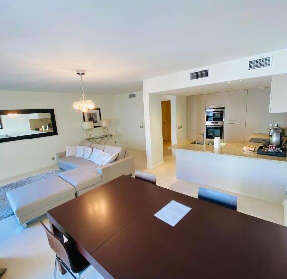 Apartamento Superior 2 Dormitórios, Residence Carlton Riviera