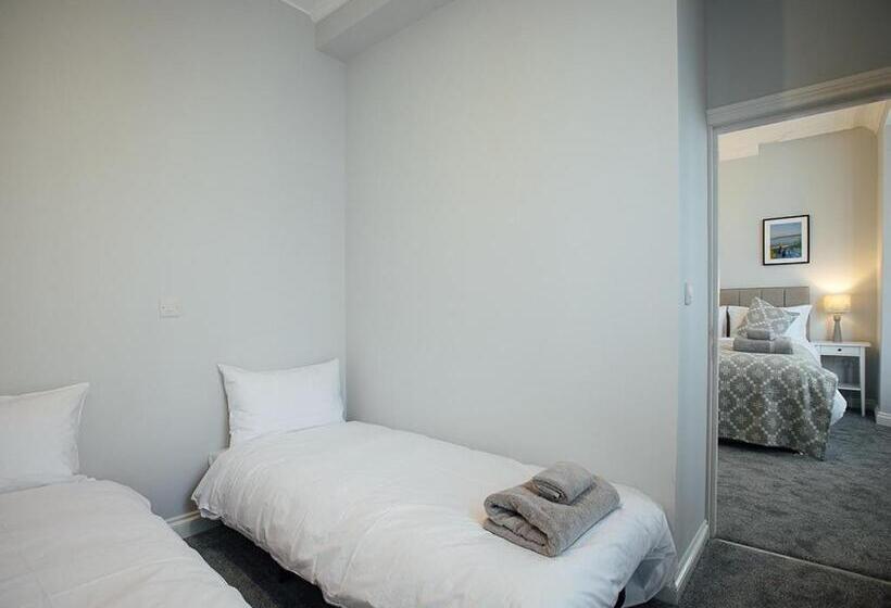 수피리어 룸, The Townhouse