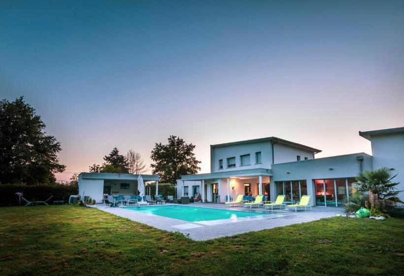 اتاق استاندارد با چشم‌انداز باغ, Domaine Georges V
